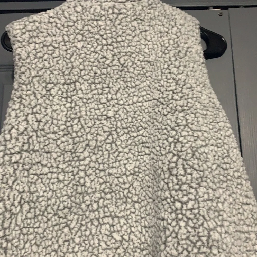 Women’s Small Sherpa Vest - Picture 2 of 5